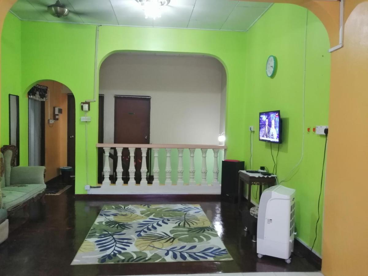 Kluang Barat Homestay Екстериор снимка