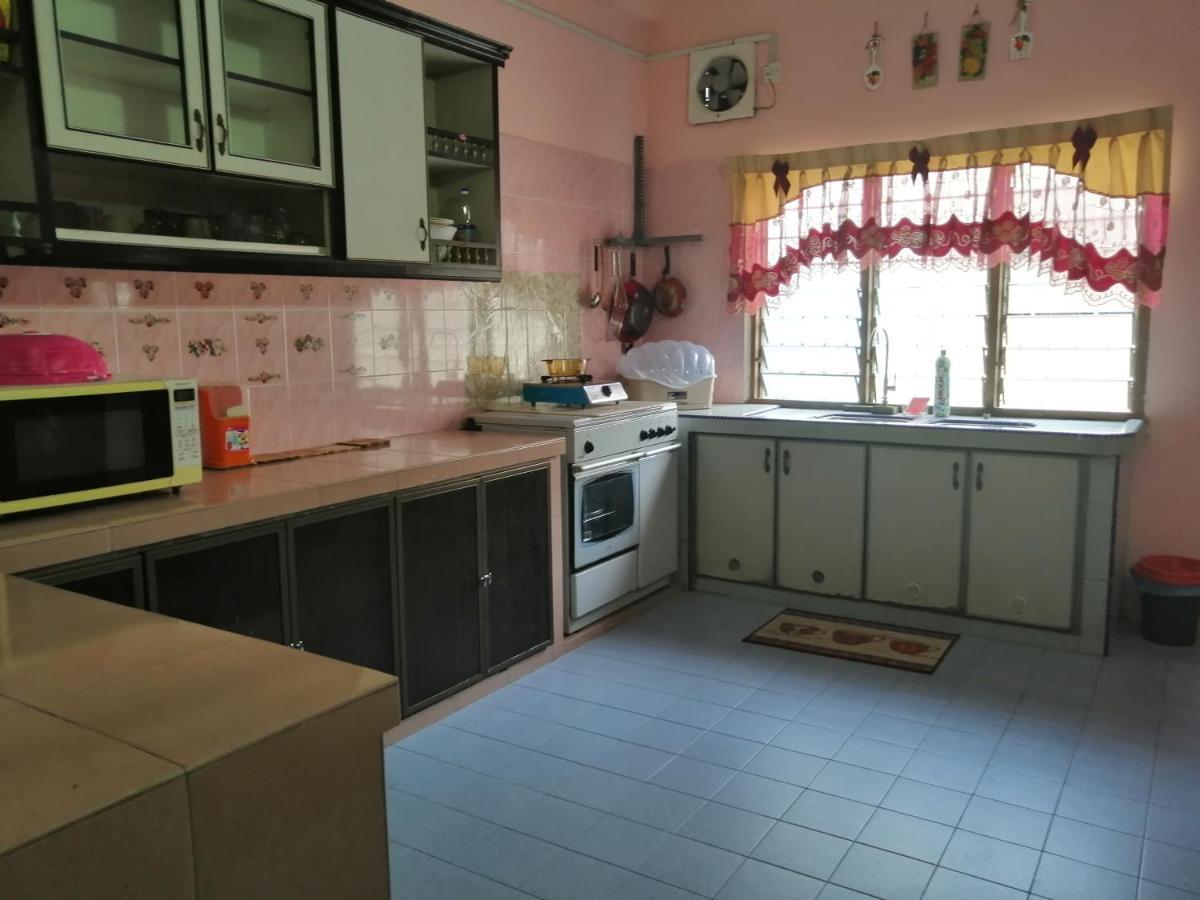 Kluang Barat Homestay Екстериор снимка