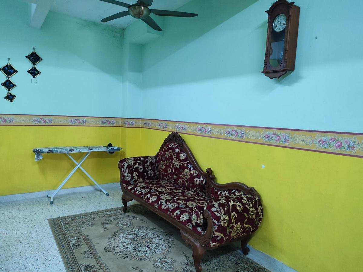 Kluang Barat Homestay Екстериор снимка